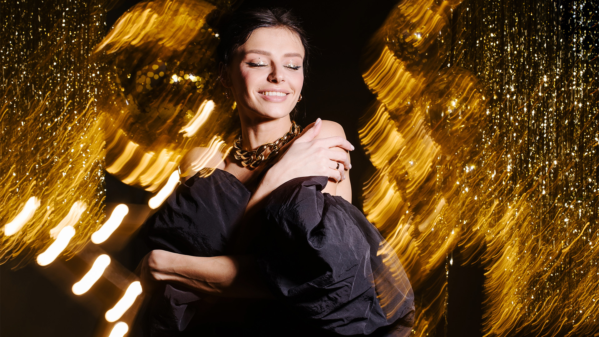 2025 Yılbaşı Gecesi İçin En Zarif 12 Elbise Önerisi