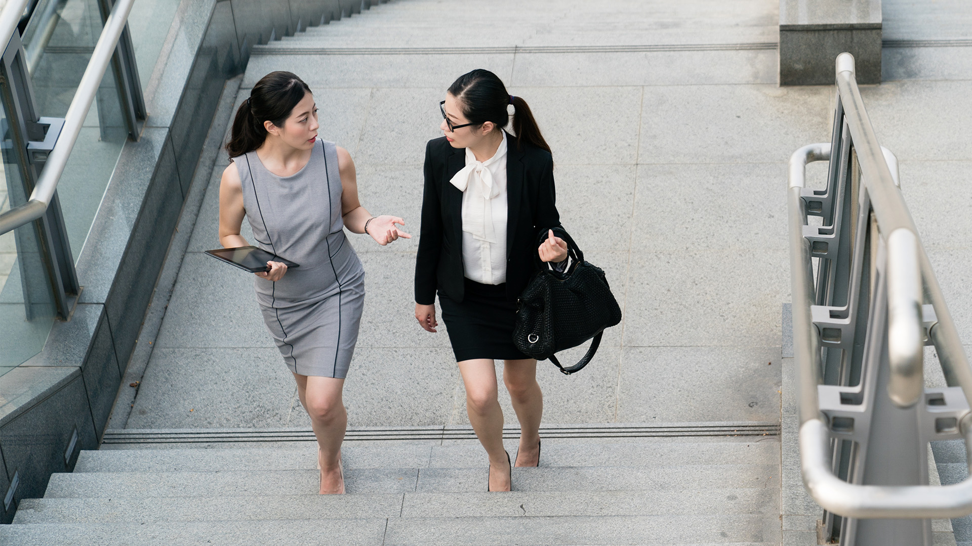 Business Casual Giyim: Ofis Şıklığını Yükselten Trendler